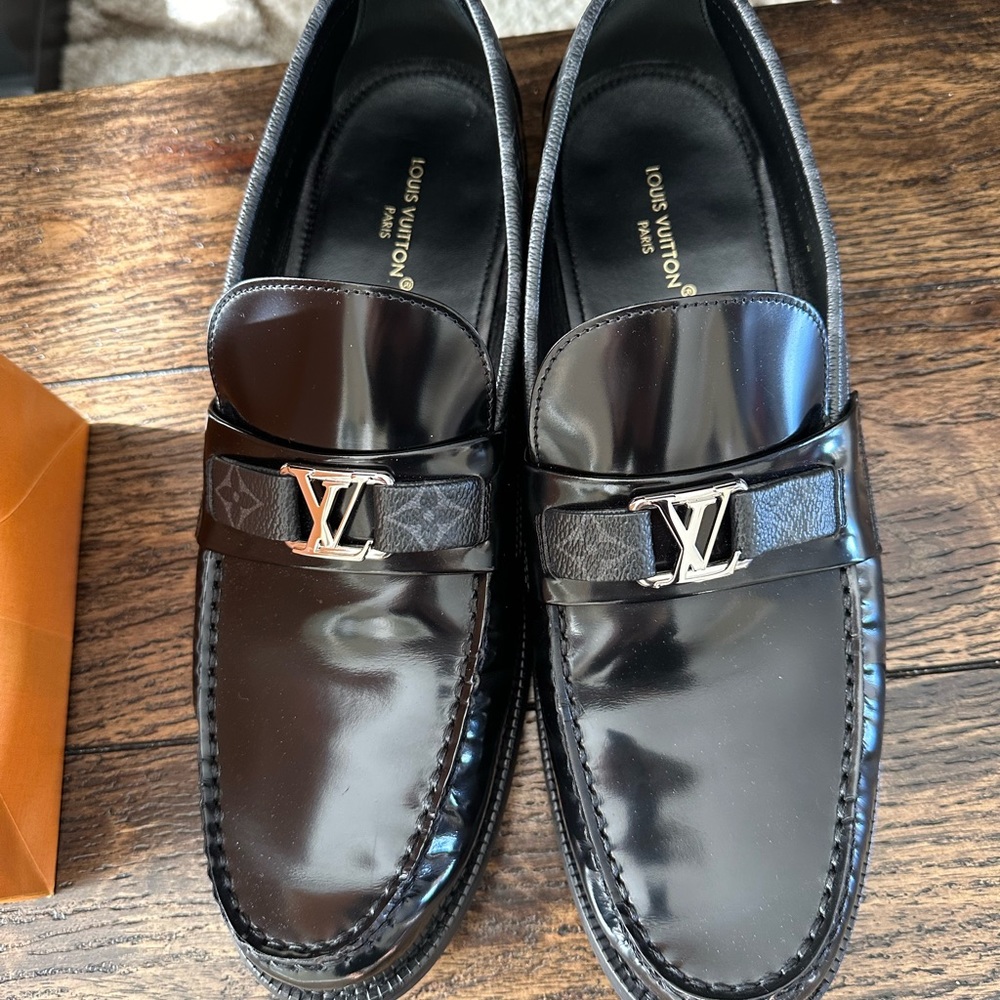 Lv black loafer